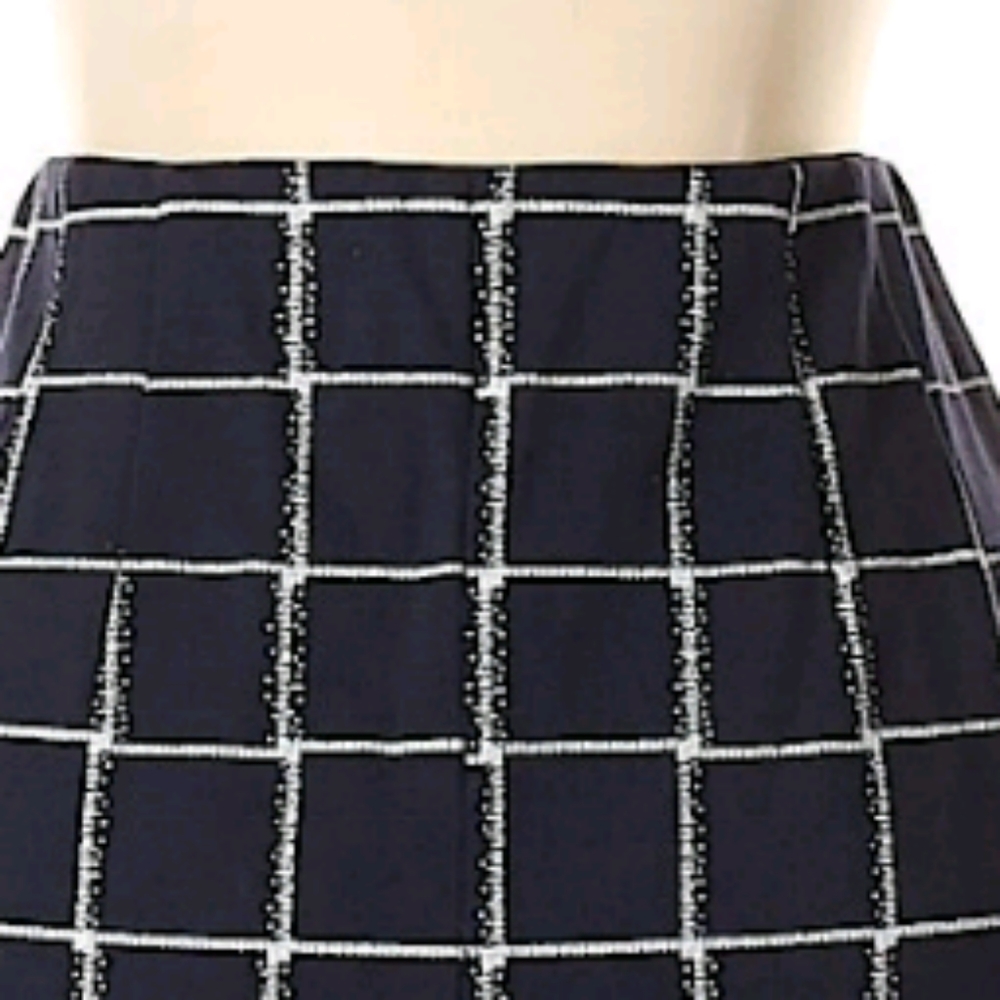 Amanda and Chelsea pencil skirt, great for fall - Picture 3 of 4